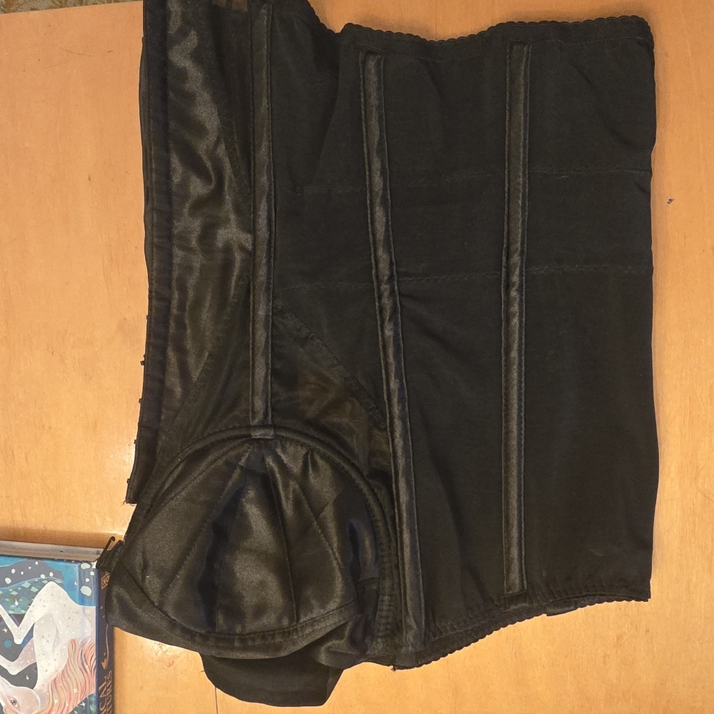 What Katie Did Merry Widow 32E - Picture 3 of 4